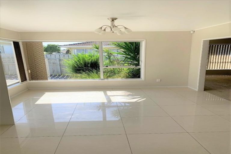 Photo of property in 19 Innismara Avenue, Wattle Downs, Auckland, 2103