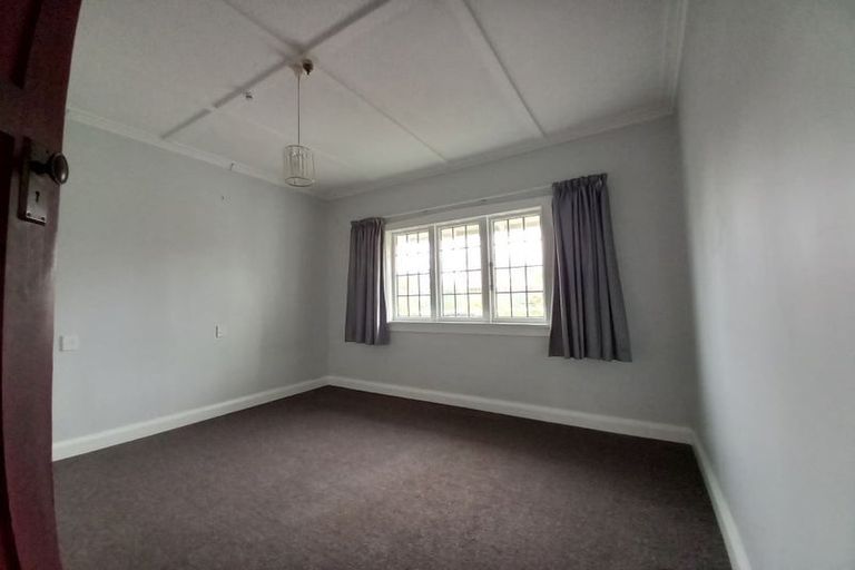 Photo of property in 3 Shortland Street, Lower Vogeltown, New Plymouth, 4310
