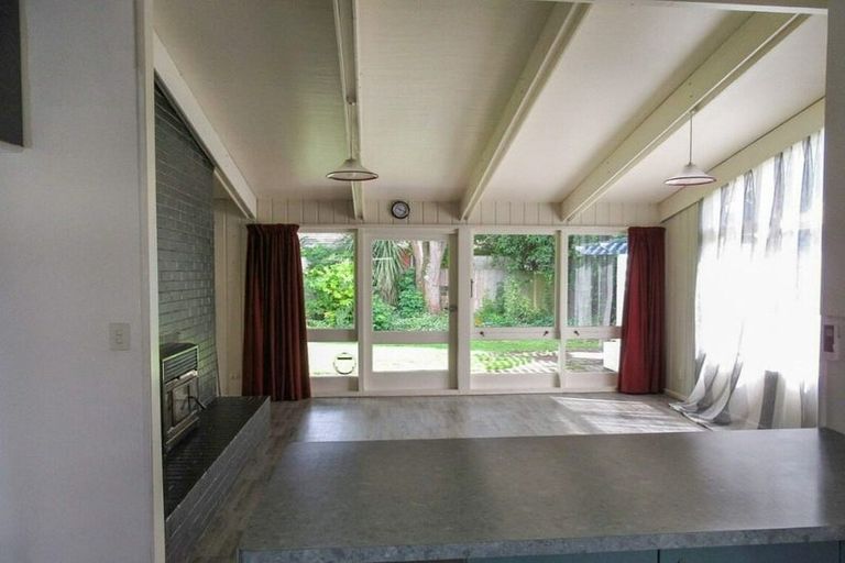 Photo of property in 12 Burrows Place, Ilam, Christchurch, 8041