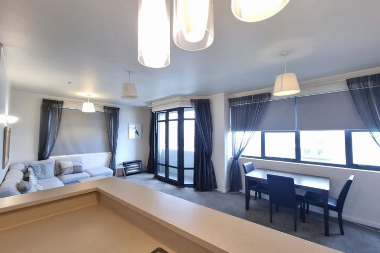 Photo of property in 17 Kent Terrace - Kent Apartments, 5e/16 Kent Terrace, Mount Victoria, Wellington, 6011