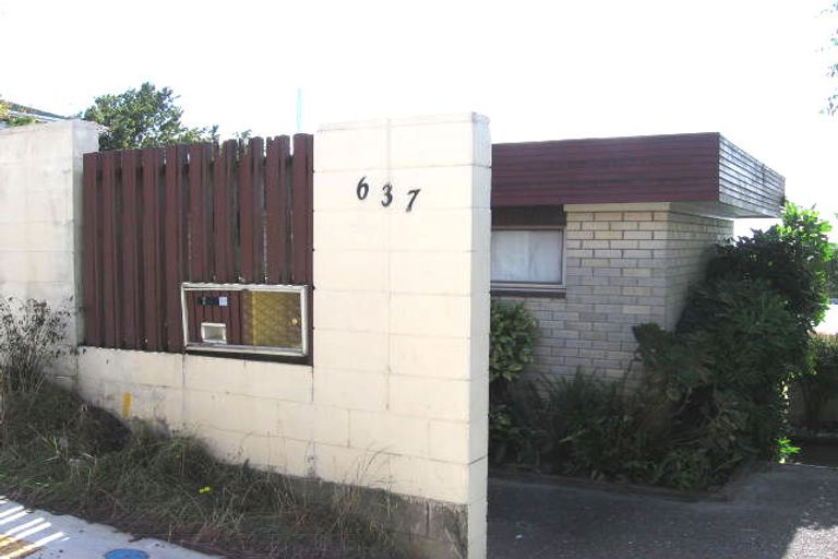 Photo of property in 637 Glenfield Road, Totara Vale, Auckland, 0629