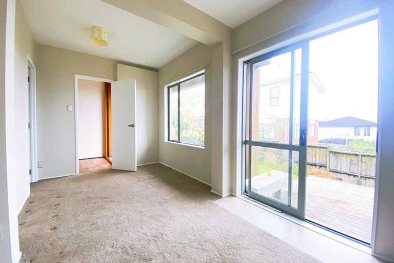 Photo of property in 1/17 Hyde Road, Rothesay Bay, Auckland, 0630