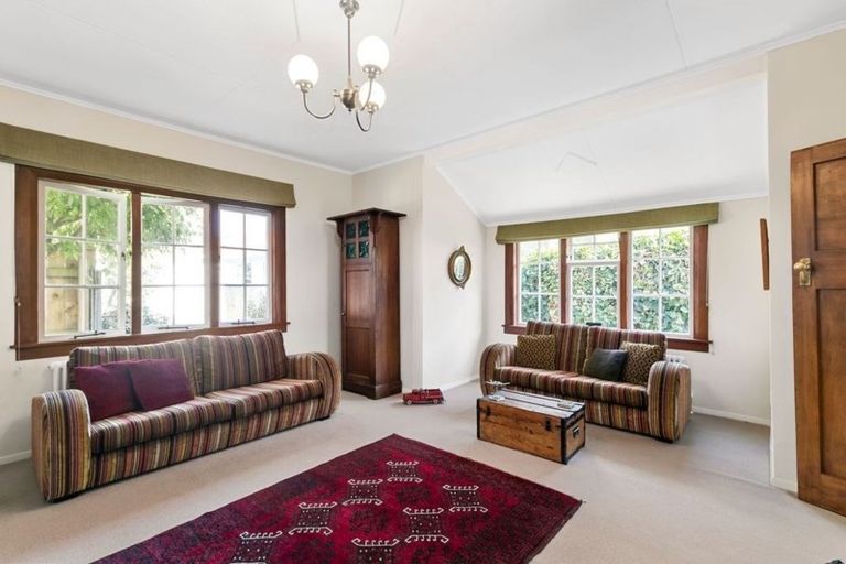 Photo of property in 8a Puriri Street, Eastbourne, Lower Hutt, 5013