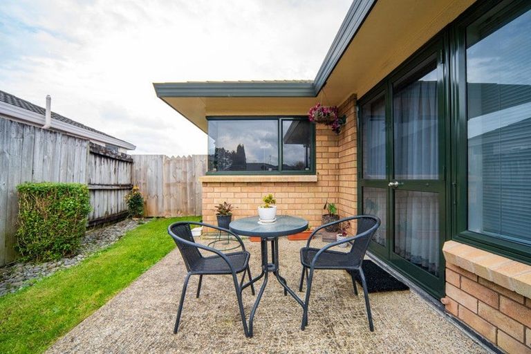 Photo of property in 35 Hastings Place, Hamilton Lake, Hamilton, 3204