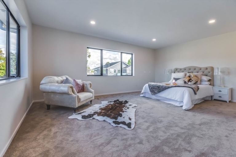 Photo of property in 1 Ti Kouka Place, Te Atatu Peninsula, Auckland, 0610