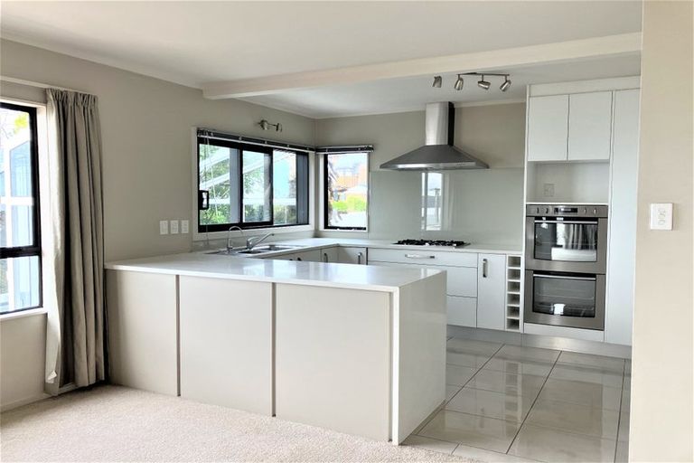 Photo of property in 1/6 Duncansby Road, Stanmore Bay, Whangaparaoa, 0932
