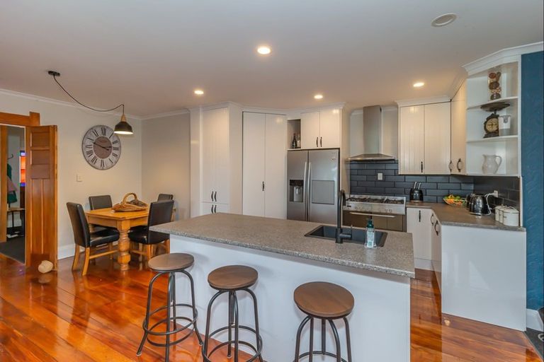 Photo of property in 73 Wakefield Road, Levin, 5571