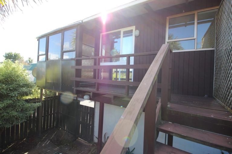 Photo of property in 1/6 Bond Crescent, Forrest Hill, Auckland, 0620