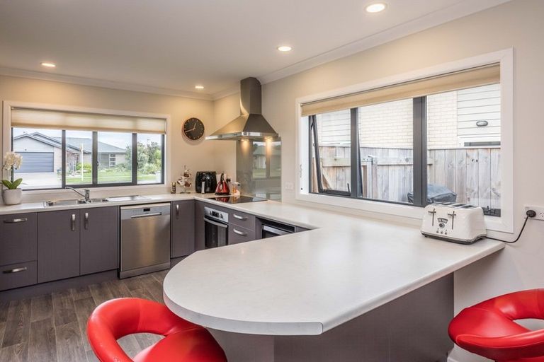 Photo of property in 76 Awatea Avenue, Paraparaumu, 5032