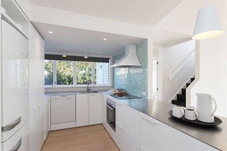 Photo of property in 60 Wiggins Street, Sumner, Christchurch, 8081