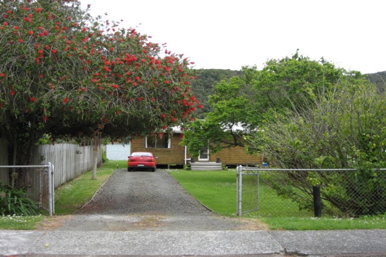 Photo of property in 20 Waiwera Road, Waiwera, Orewa, 0994