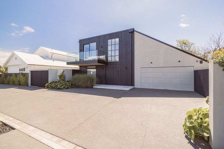 Photo of property in 8a Beachville Road, Redcliffs, Christchurch, 8081
