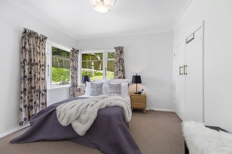 Photo of property in 2 Chester Road, Tawa, Wellington, 5028