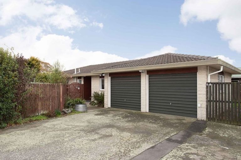 Photo of property in 8a Janet Street, Upper Riccarton, Christchurch, 8041