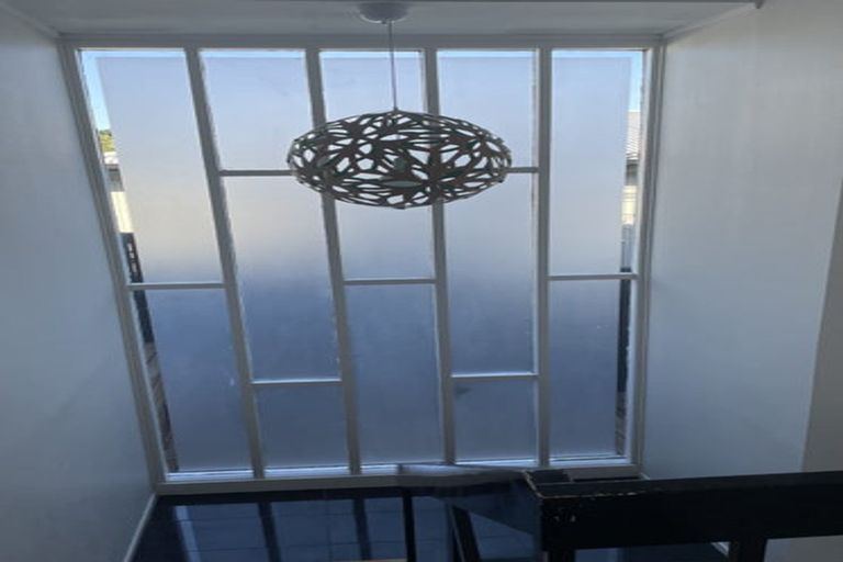 Photo of property in 1/53 Seaview Road, Castor Bay, Auckland, 0620