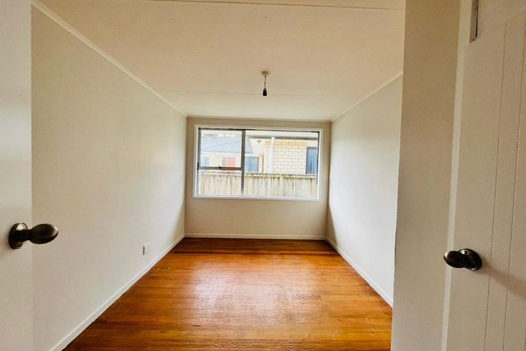 Photo of property in 98 Arimu Road, Papakura, 2110