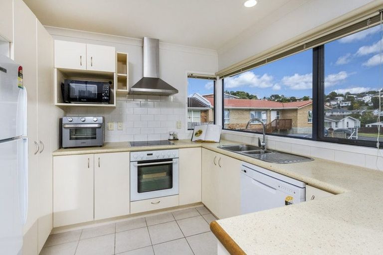 Photo of property in 1/6 Wykeham Place, Glenfield, Auckland, 0629