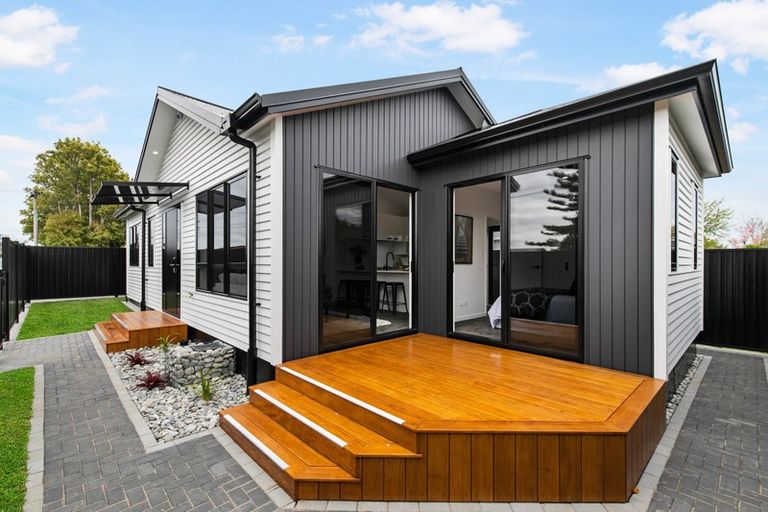 Photo of property in 54d Te Atatu Road, Te Atatu South, Auckland, 0610