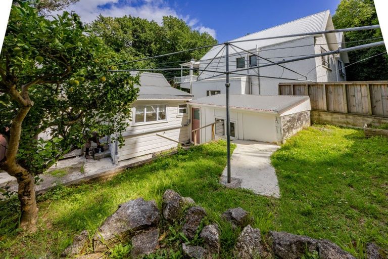 Photo of property in 27 Milton Road, Bluff Hill, Napier, 4110