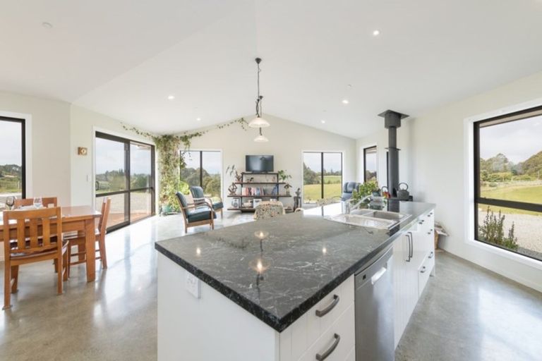 Photo of property in 90 Stagecoach Road, Upper Moutere, 7173