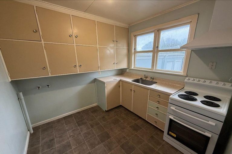 Photo of property in 1 Kupe Place, Castlecliff, Whanganui, 4501