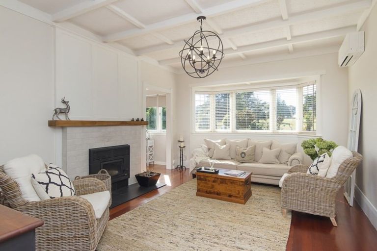 Photo of property in 18 Racecourse Road, Waiuku, 2123