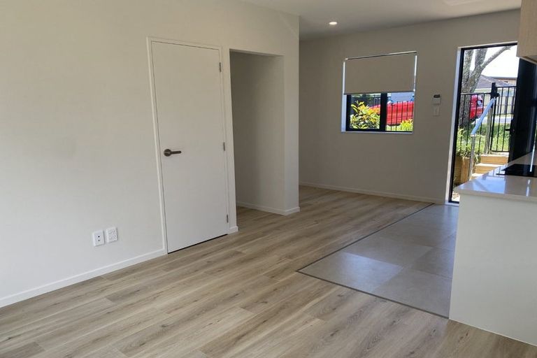 Photo of property in 33c Matipo Road, Te Atatu Peninsula, Auckland, 0610