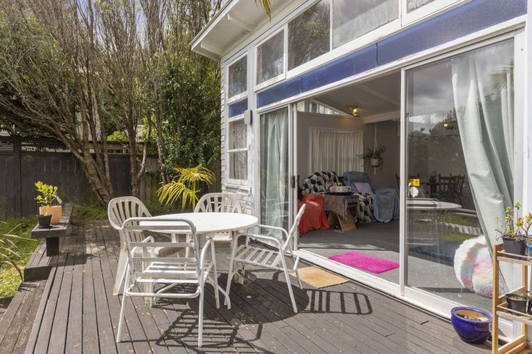 Photo of property in 140 Edmonton Road, Te Atatu South, Auckland, 0610