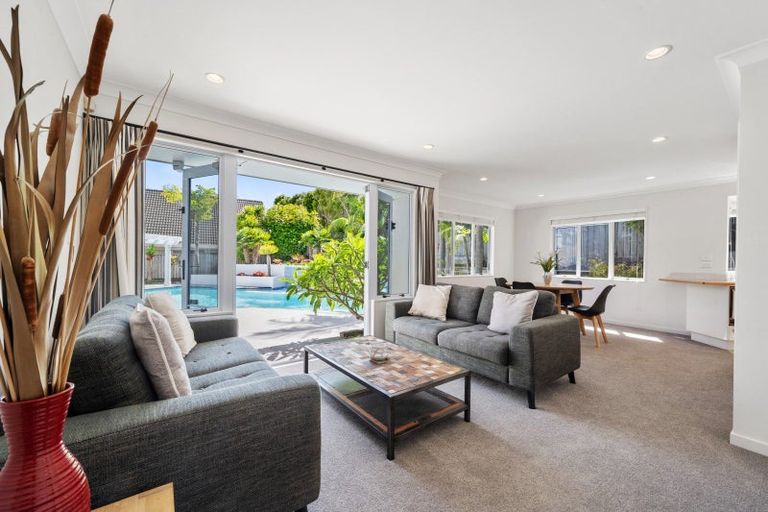 Photo of property in 38 Anaheim Boulevard, Shamrock Park, Auckland, 2016