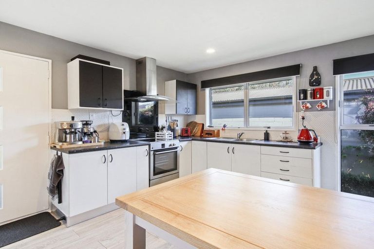 Photo of property in 2/140 Hay Street, Bromley, Christchurch, 8062