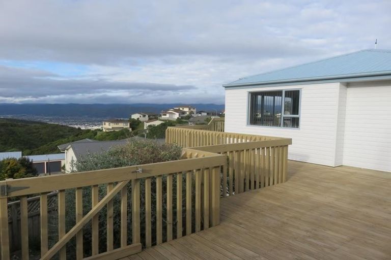 Photo of property in 23a Sunhaven Drive, Newlands, Wellington, 6037
