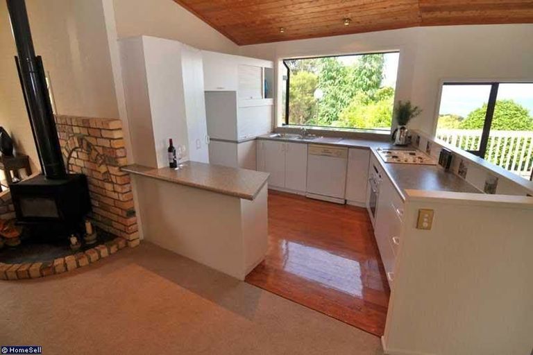 Photo of property in 2 Shirley Road, Parau, Auckland, 0604