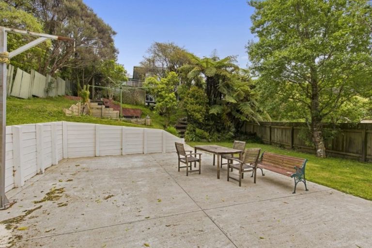 Photo of property in 205 Miromiro Road, Normandale, Lower Hutt, 5010