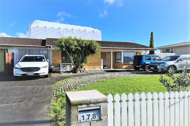 Photo of property in 178 Te Atatu Road, Te Atatu South, Auckland, 0610