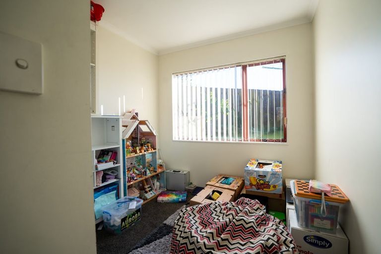 Photo of property in 63 Castlefinn Drive, Weymouth, Auckland, 2103