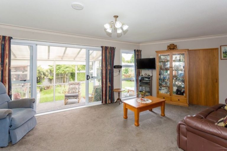 Photo of property in 32 Kathleen Crescent, Hornby, Christchurch, 8042