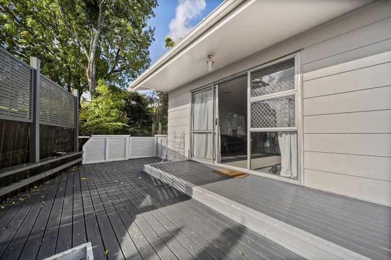 Photo of property in 27 Cedar Heights Avenue, Massey, Auckland, 0614