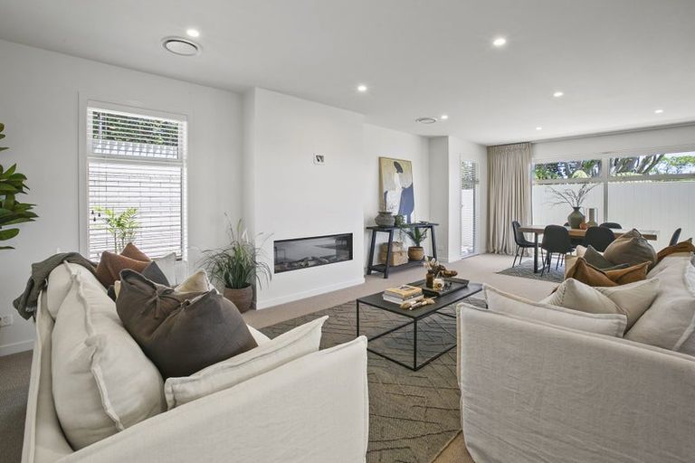 Photo of property in 63 Mangorei Road, Strandon, New Plymouth, 4312