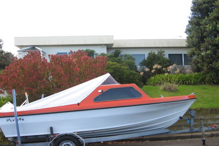 Photo of property in 33 Margaret Road, Raumati Beach, Paraparaumu, 5032