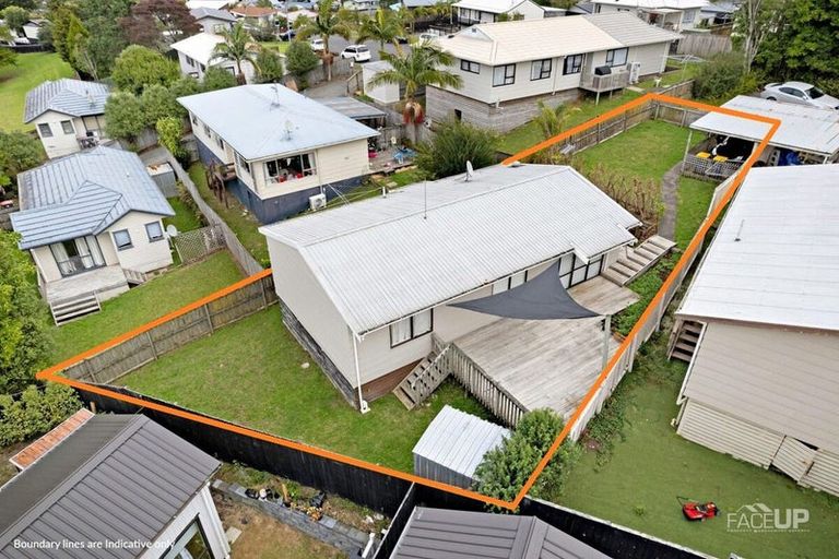 Photo of property in 1/95 Hobsonville Road, West Harbour, Auckland, 0618