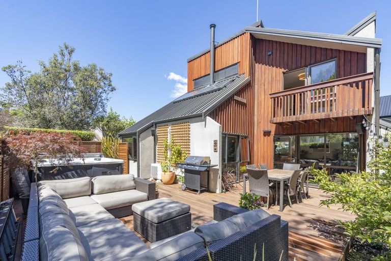 Photo of property in 2 Holmcroft Court, Cracroft, Christchurch, 8022