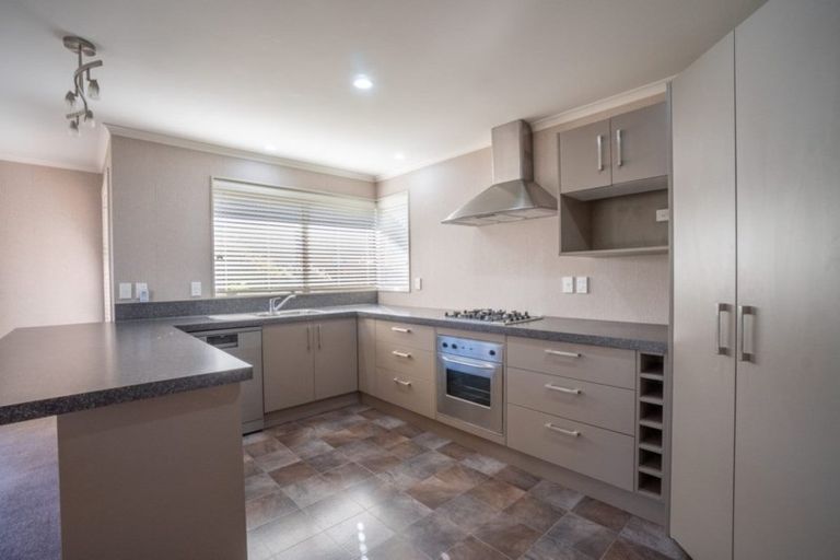 Photo of property in 11 Geneva Terrace, Kelvin Grove, Palmerston North, 4414