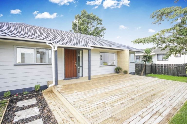 Photo of property in 8 Elizabeth Drive, West Harbour, Auckland, 0618