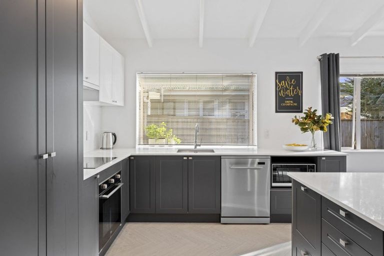 Photo of property in 60 Holmes Road, Manurewa, Auckland, 2102
