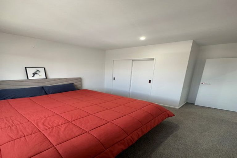 Photo of property in 33 Eileen Newey Place, Henderson, Auckland, 0612