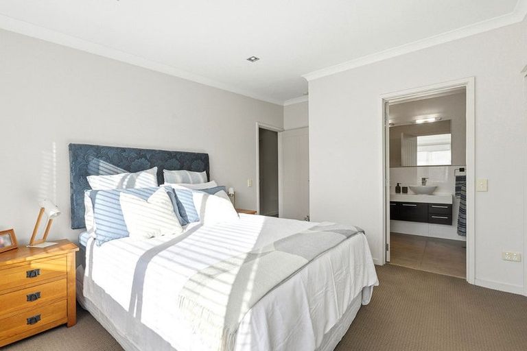 Photo of property in 12 Parkside Drive, Orewa, 0931