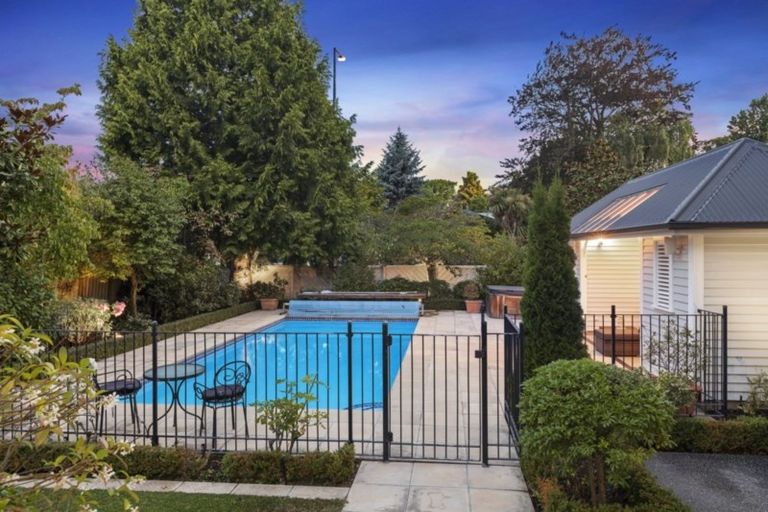 Photo of property in 29 Glandovey Road, Fendalton, Christchurch, 8052