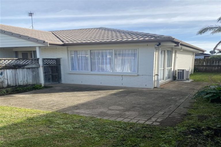 Photo of property in 2/36 West Fairway, Golflands, Auckland, 2013