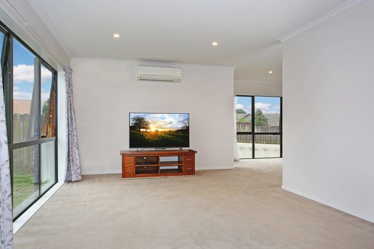 Photo of property in 112a Longford Park Drive, Takanini, 2112
