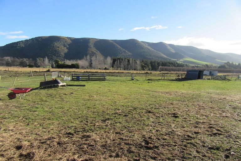 Photo of property in 76 Hakataramea Highway, Waimate, 7977